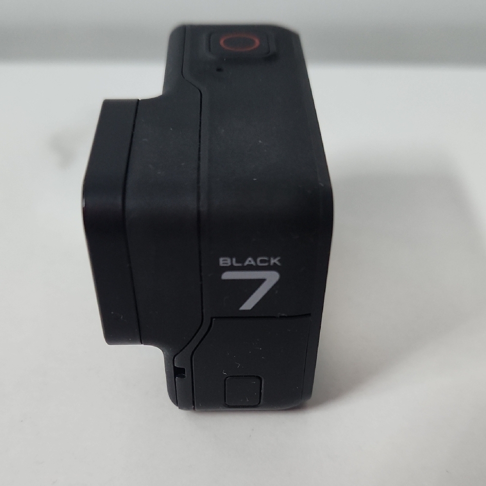 GoPro HERO7 Black with Accessories - Picture 3 of 8